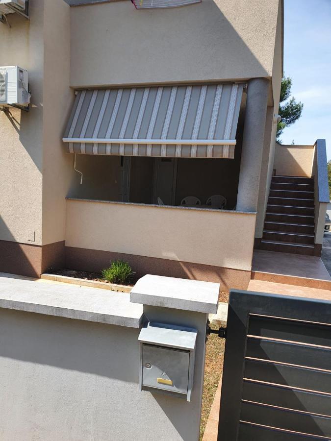 Apartment Dundo In Quiet Green Area Medulin Exterior foto