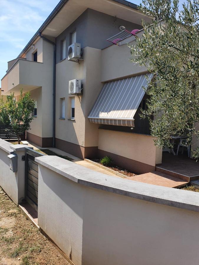 Apartment Dundo In Quiet Green Area Medulin Exterior foto